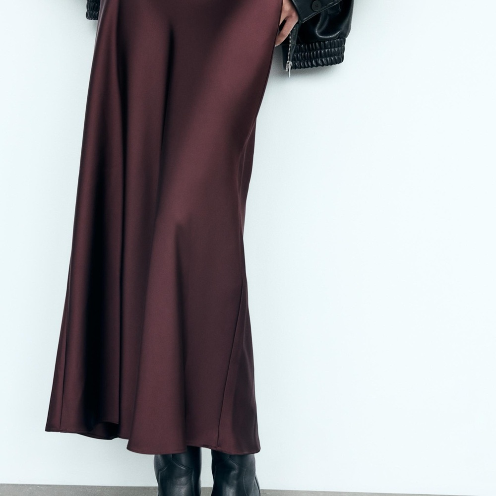 Elegant Burgundy Maxi Skirt